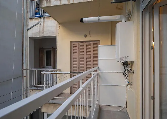 Modern Arch Of Galerius Appartement